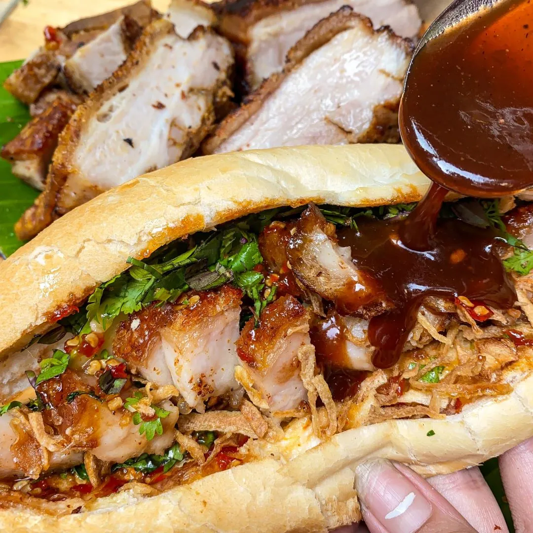 Banh Mi (Vietnamese Baguette Sandwich) – A quick and tasty snack with various fillings - Photo Source: Fanpage Địa Điểm Ăn Ngon Hà Nội