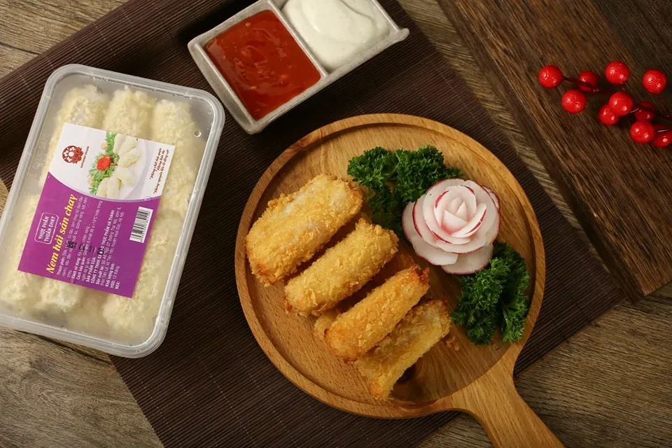 Budget-friendly vegetarian meals with fresh ingredients - Photo Source: Fanpage Thực phẩm chay Hà Thành