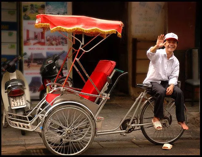 A fun way to explore the Old Quarter - Photo Source: Fanpage Hanoi Cyclo Tours