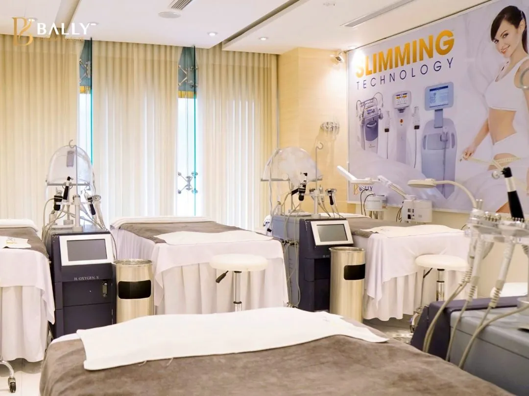 With 20 years of experience, this clinic provides premium beauty services using top technologies from the USA, Korea, and Japan - Photo Source: vtcnews.vn