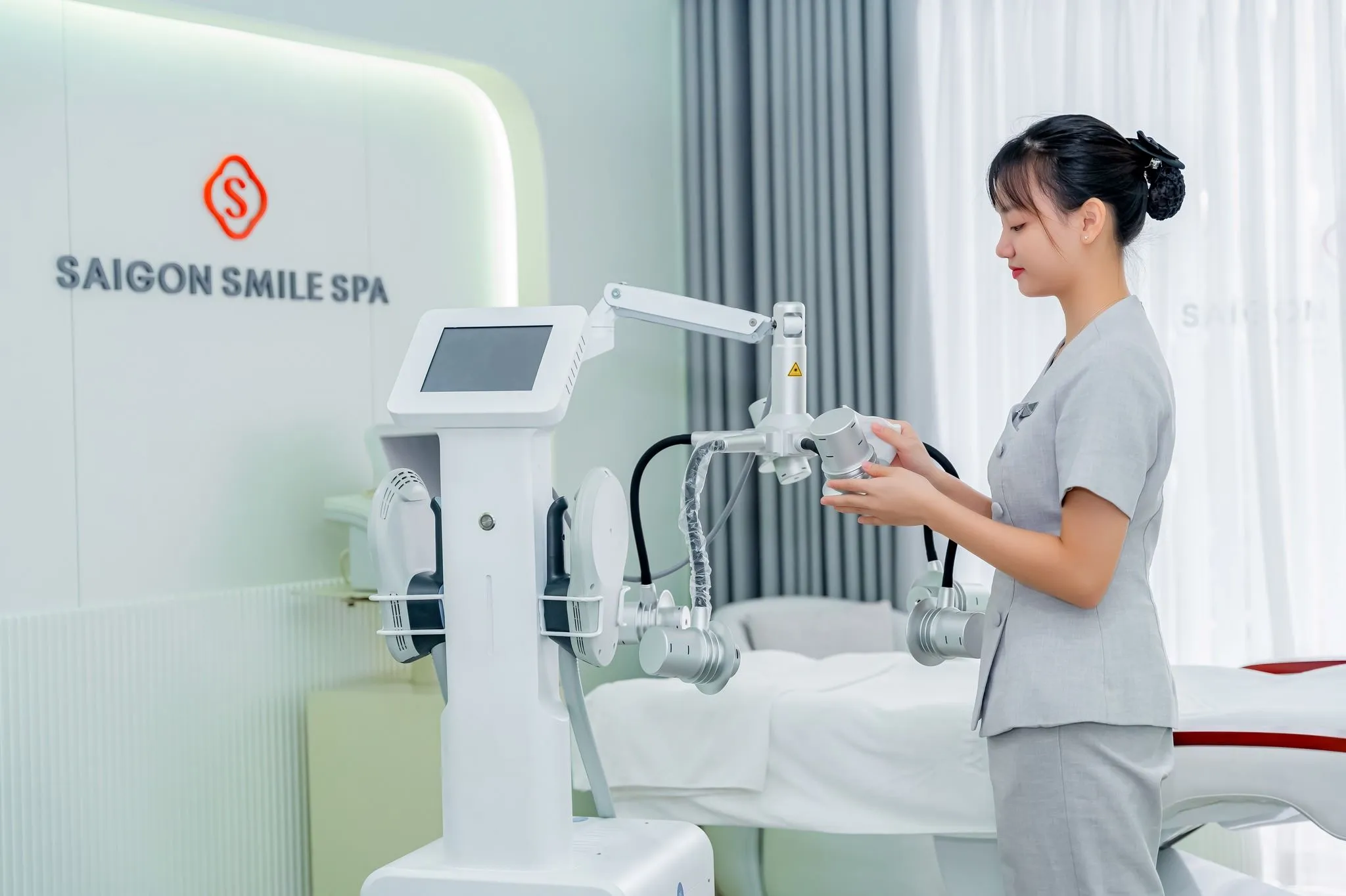 A long-established spa featuring high-tech treatments like Thermage FLX and Ultherapy for skin tightening and rejuvenation - Photo Source: Fanpage Saigon smile Spa
