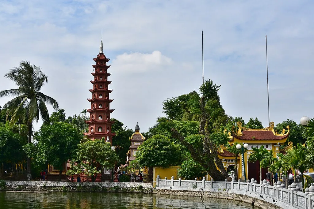 Vietnam’s oldest pagoda, perfect for relaxation and prayers, with a scenic lakeside view - Photo Source: Wikipedia