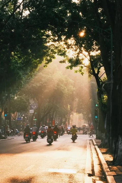 Visit in the morning or late afternoon for the best experience - Photo Source: facebook page: Chuyện của Hà Nội