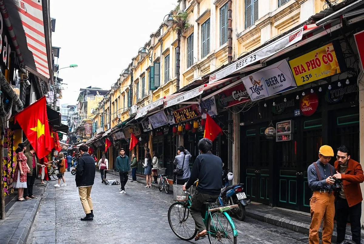 Strolling through Hanoi’s Old Quarter lets you immerse yourself in the city's unique atmosphere. - Image source: Joytime