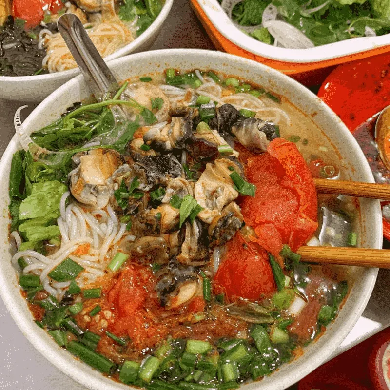 Famous Snail Noodle eatery in Dong Xuan market area. - Nguồn ảnh: Facebook Món Ngon Hà Nội