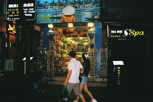 Walking at night through the small streets of Hanoi is an interesting experience - Image source: Pexels