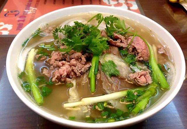 A 20-year-old pho brand, passed down through many generations - Image source: Facebook Phở Số 10 Lý Quốc Sư