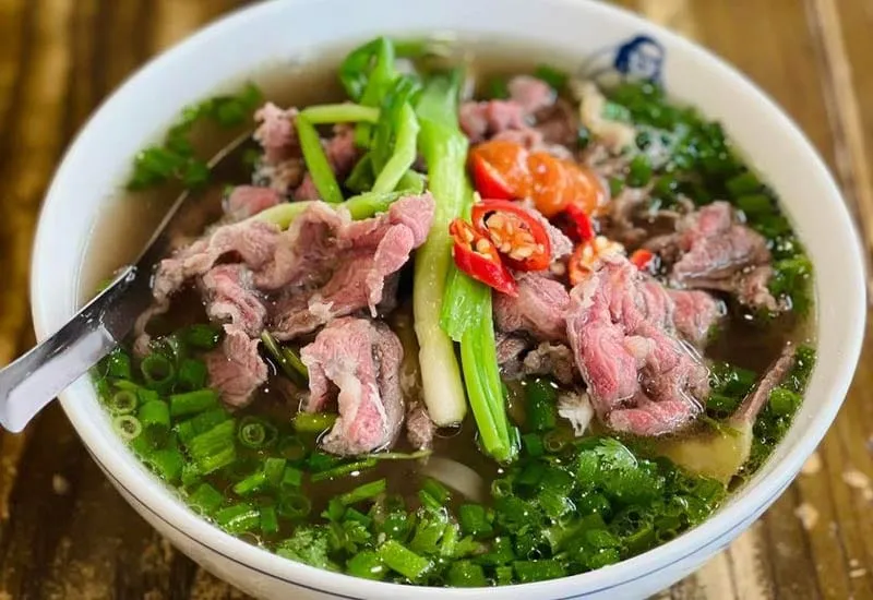 The restaurant originated from a street vendor's pho cart with over 30 years of history - Image source: Facebook Phở Sướng Cô Mười