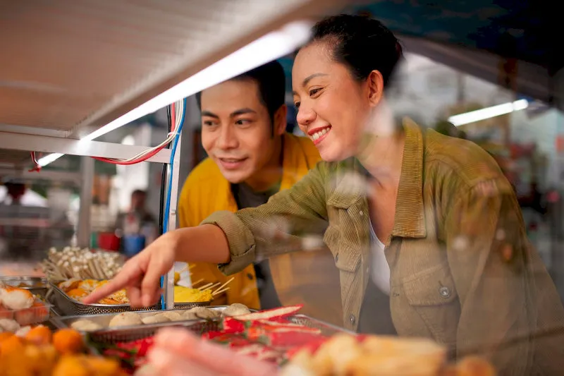 Le Duan Night Market is a paradise for street food and fashion that you shouldn't miss.