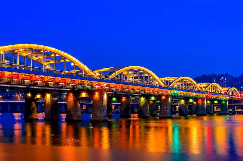 The Dragon Bridge is located on Nguyen Van Linh Street, Hai Chau District, Da Nang.