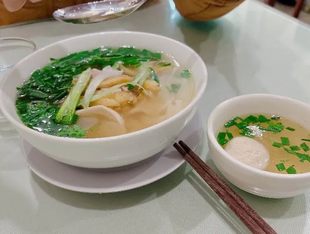 A delicious chicken pho restaurant in Hanoi with traditional flavor..