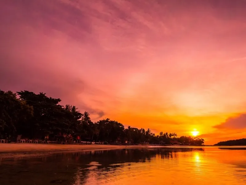 Watching the sunset at Hon Gai Beach is an activity that tourists shouldn't miss - Photo source: Freepik