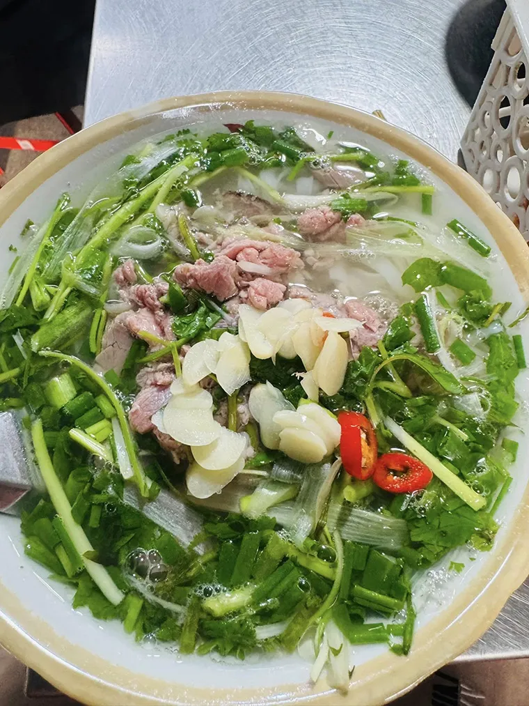 Pho Thin Bo Ho attracts diners from afar with its family-recipe pho flavor that has been passed down for over 70 years.
