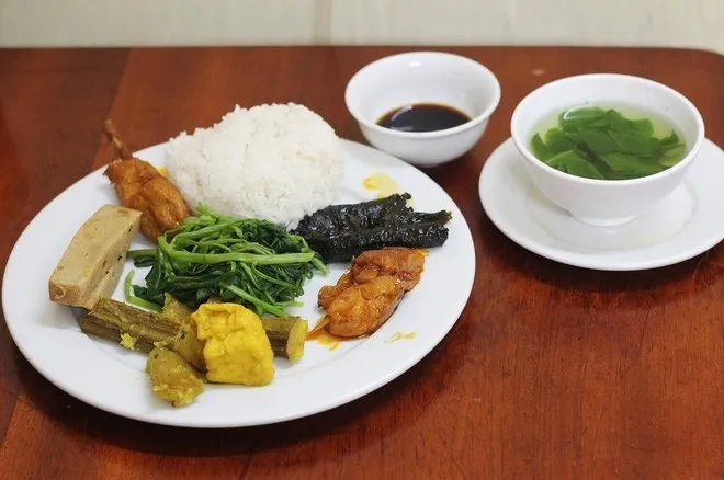 The food at An Phuc vegetarian eatery is quite affordable, suitable for everyday vegan meals