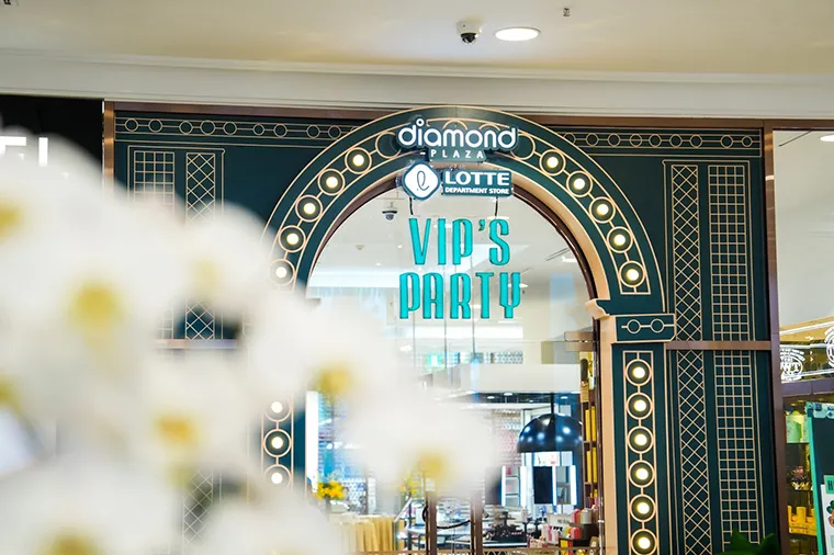 Diamond Plaza is a high-end shopping center