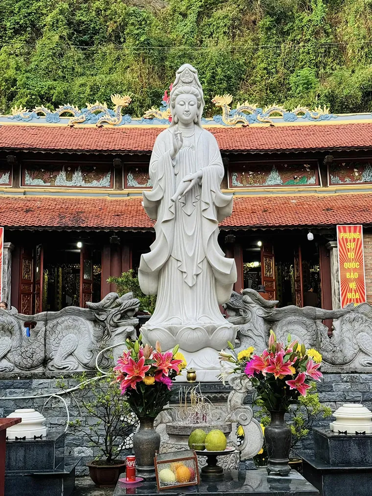Located in Ha Long City, the pagoda is easily accessible, with recommended early morning visits and respectful dress code