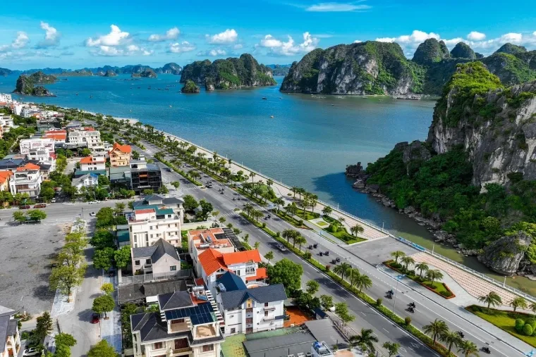 Located in Ha Long City, the mountain is accessible via motorbikes, ride-hailing services, and local guidance 