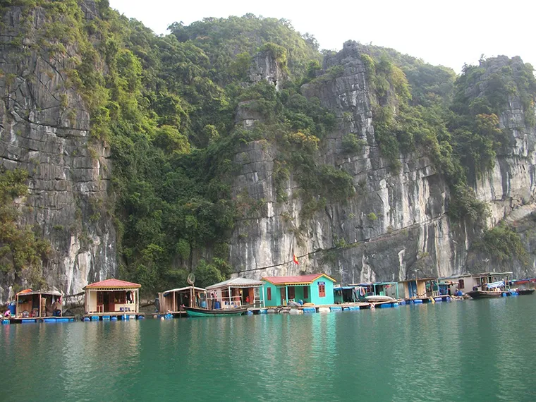 The village’s floating homes, towering limestone karsts, and crystal-clear waters create stunning, postcard-perfect scenery