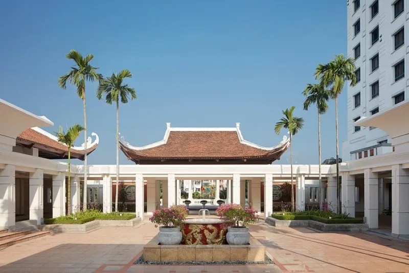 Where you stay in Hanoi greatly impacts your daily experiences, proximity to attractions, and the overall vibe of your trip. - Photo Source: Website laodong.vn