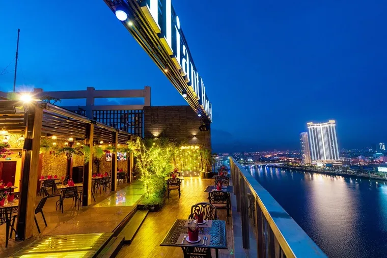 Da Nang dazzles after dark—rooftop bars offer stunning views of the Han River, Dragon Bridge, My Khe Beach, and the glowing city skyline. Image Source:tripadvisor.com