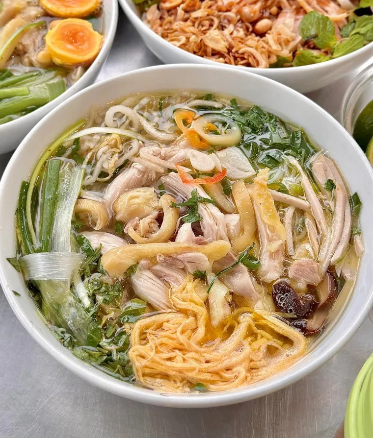 Bún Thang is a delicate Hanoi noodle soup that showcases the elegance of northern Vietnamese cuisine. - Facebook Sơ Hở Là Ăn - Hà Nội