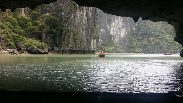 Luon Cave offers a magical boat journey through a limestone tunnel into a hidden lagoon - Photo Source: Báo Lao Động