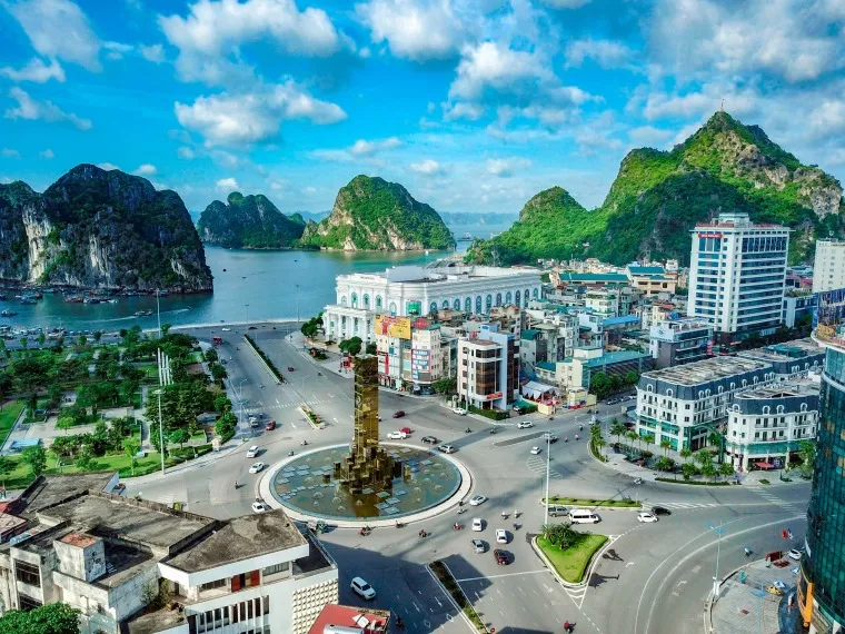 Hon Gai includes multiple port facilities, each serving different tourism and commercial functions, requiring careful navigation by travelers - Photo Source: Báo Quảng Ninh