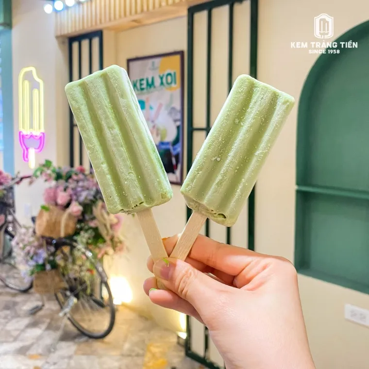From green bean to coconut, every bite of Trang Tien Ice Cream feels like summer in Hanoi. - Facebook Kem Tràng Tiền