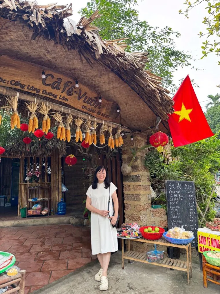 The village’s rustic charm is captured in its ancient houses made from laterite stone and thatched roofs. - Facebook Cao Thu Phương