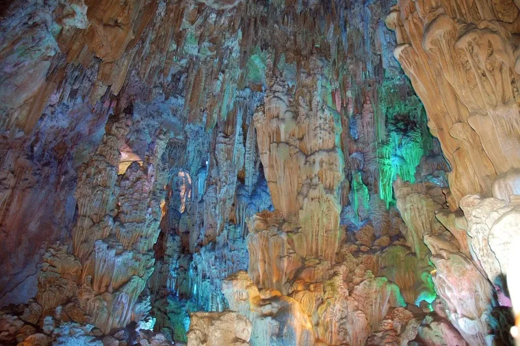 Thien Cung Cave features a multi-chamber layout filled with spectacular stalactites, stalagmites, and dramatic lighting effects - Photo Source: Pixabay