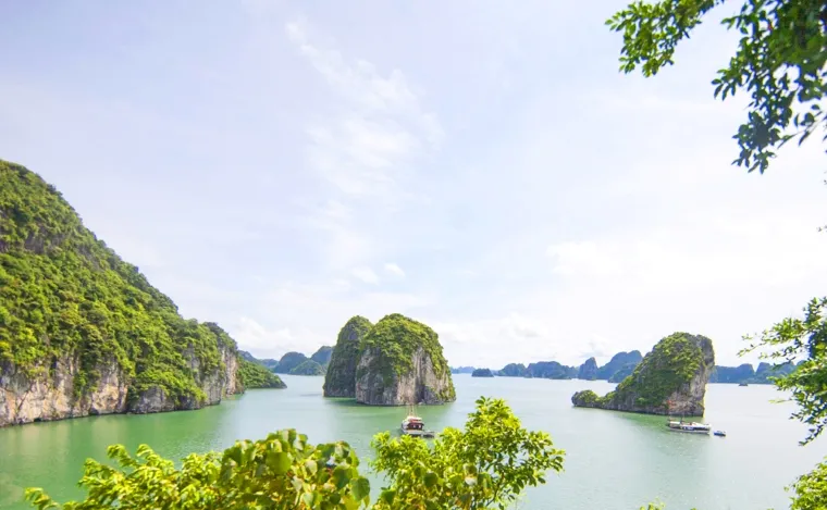 Plan your visit with tips on the best time, entry fees, and practical advice to fully enjoy the cave experience - Photo Source: baoquangninh