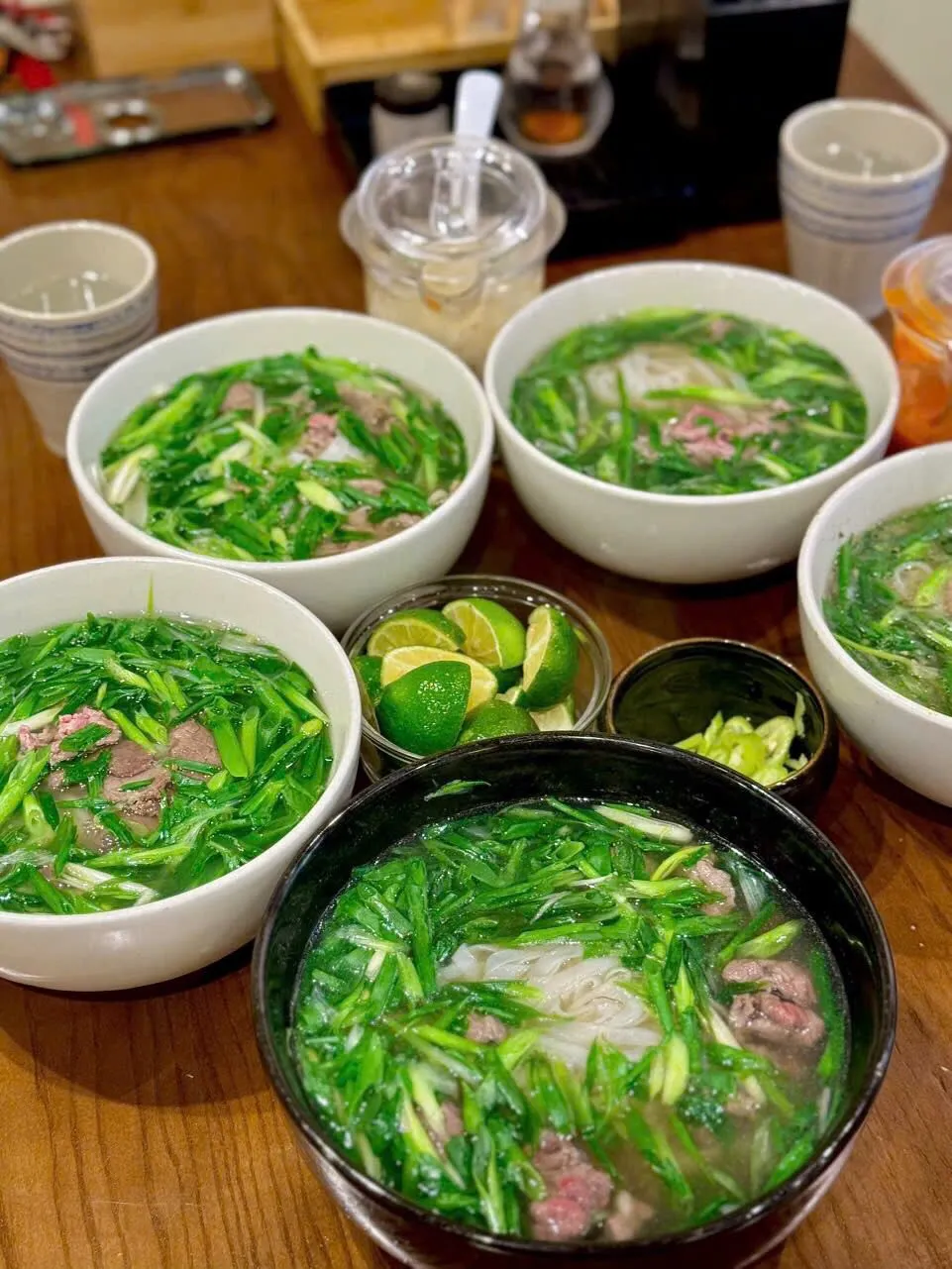 Unlike traditional phở, Phở Thìn features fragrant garlic-sautéed beef for a bold, smoky flavor. - Facebook Phơ Thìn