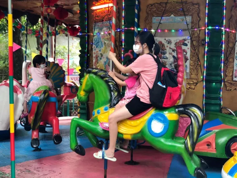 From zoo animals to lakeside strolls, Thu Le Park is Hanoi’s nature-filled retreat. - Facebook Công viên Thủ Lệ