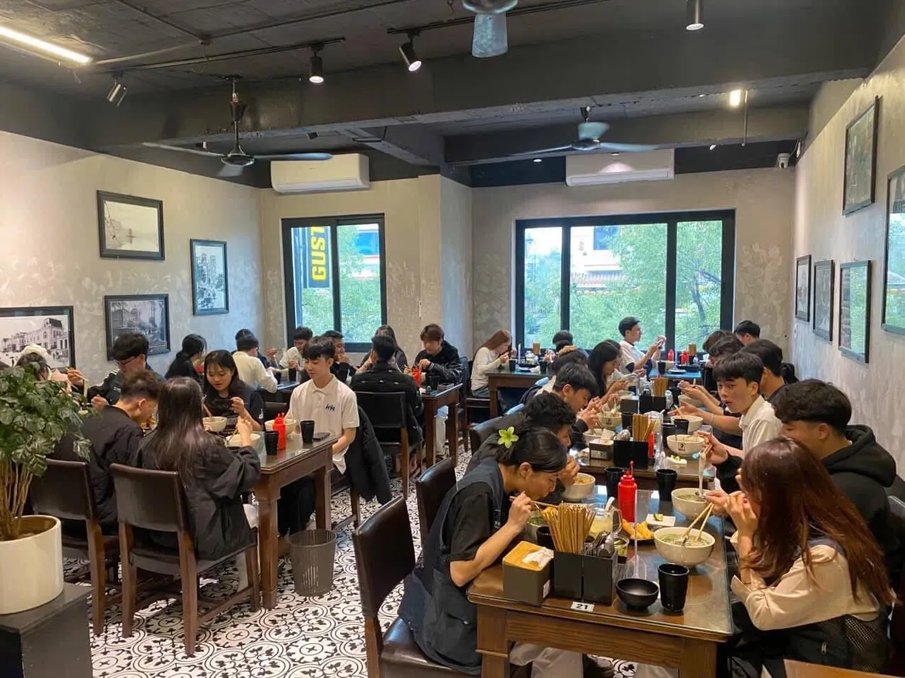 Loved by locals and tourists alike, Phở Thìn captures the spirit of Hanoi in a bowl. - Facebook Phơ Thìn