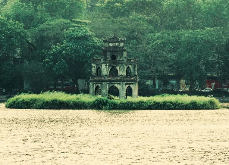Turtle Tower, with its elegant design, adds a charming touch to the picturesque Hoan Kiem Lake. - Facebook Ha Vu