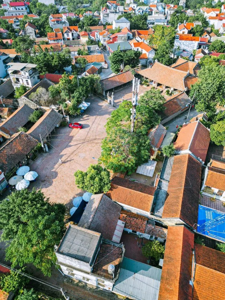 A perfect escape from the hustle and bustle of Hanoi, Duong Lam offers a serene, timeless experience. - Facebook Hồ Thiên Nga