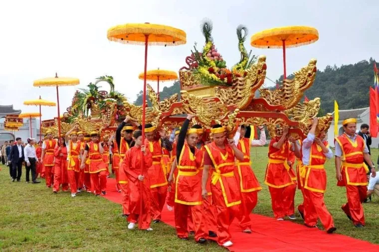 One of Vietnam’s biggest Buddhist pilgrimages, where visitors ascend the sacred Yen Tu Mountain in search of peace, blessings, and cultural depth - Photo Source: Facebook Tin tức Uông Bí 24/7