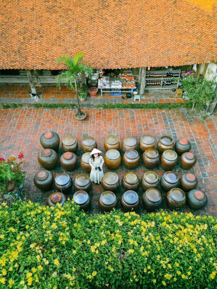 Duong Lam offers a unique blend of history, culture and natural beauty, attracting travelers from all over. - Facebook Hồ Thiên Nga