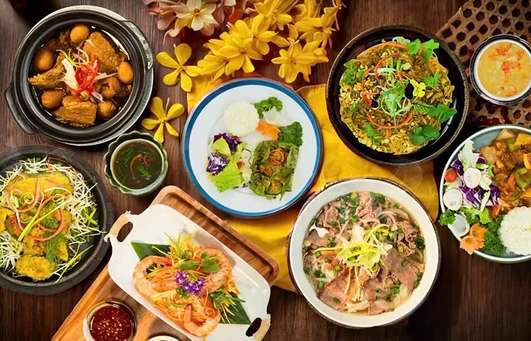 Halal Grill & Gravy Restaurant serving authentic Muslim food in Hanoi