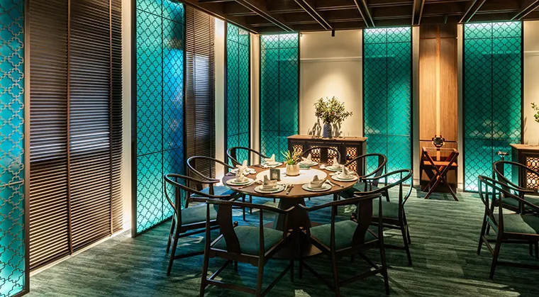 Crystal Jade Hong Kong Kitchen possesses a modern and luxurious space
