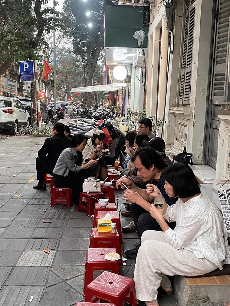 Hanoi street food with its simple and close beauty