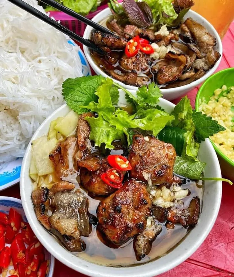 A serving of bun cha at a local eatery