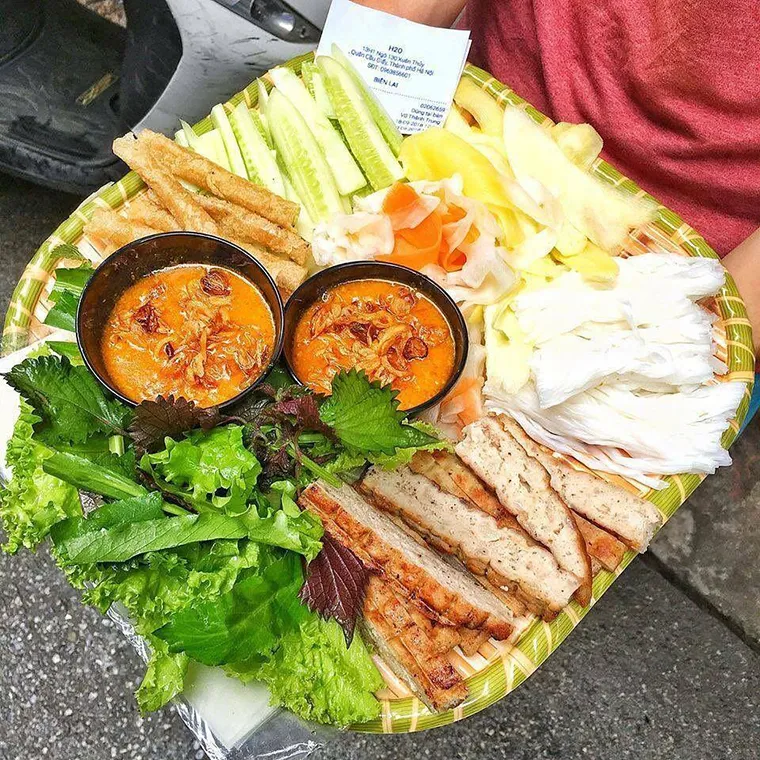 Visitors can enjoy nem nuong as a set meal or buffet style