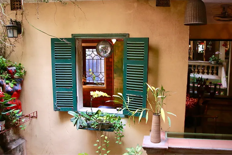 Cafe Nola - A Hidden Courtyard Café with Artistic Vibes