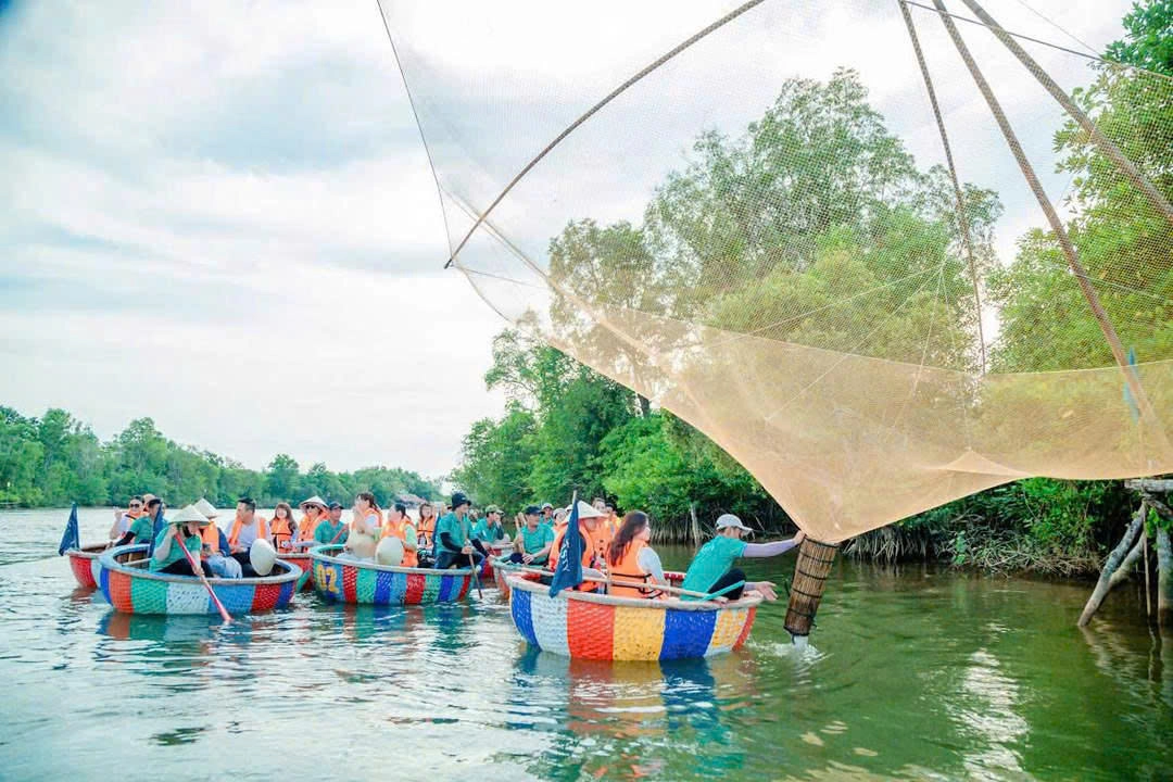 Experience Floating Basket Boat Ride on Cua Can River | Phu Quoc