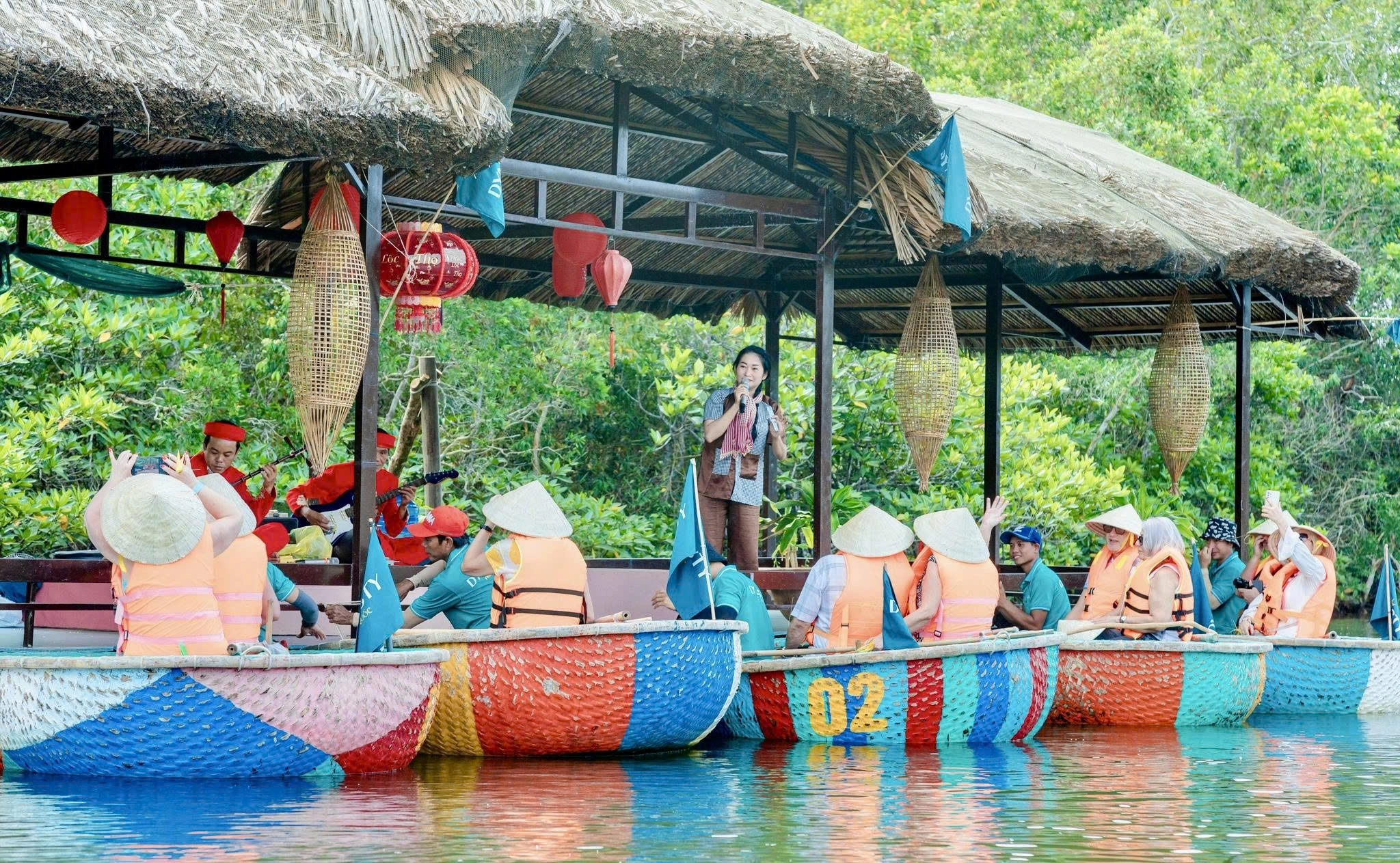 Experience Floating Basket Boat Ride on Cua Can River | Phu Quoc