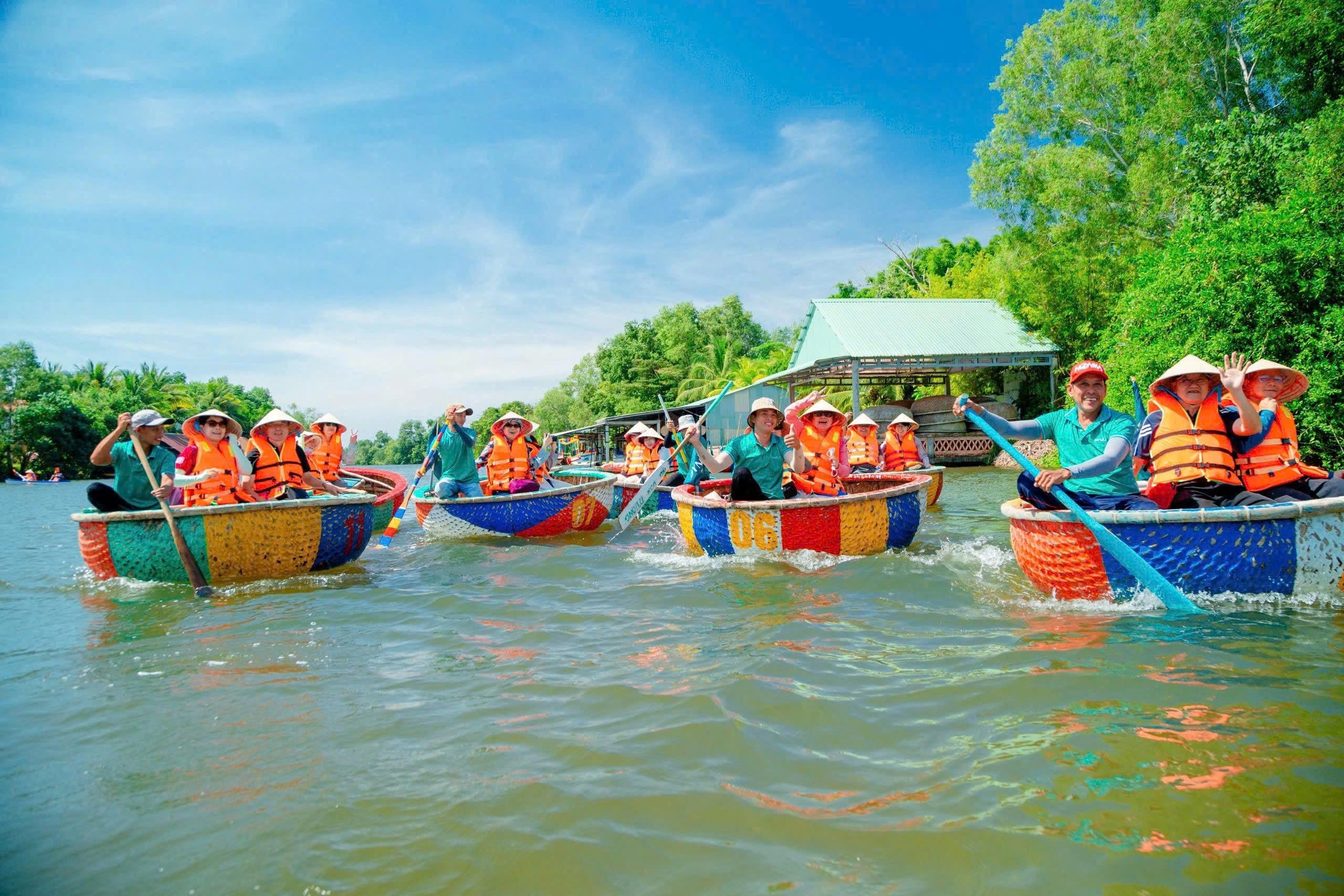 Experience Floating Basket Boat Ride on Cua Can River | Phu Quoc