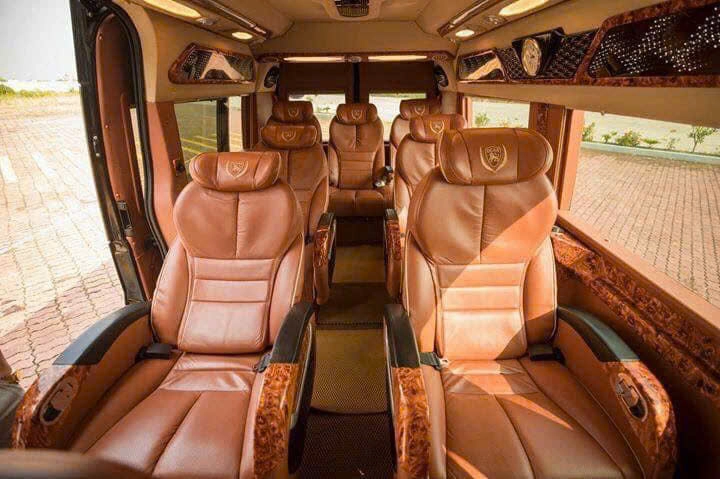 Private Limousine Rental Service on the Hanoi - Sapa Route