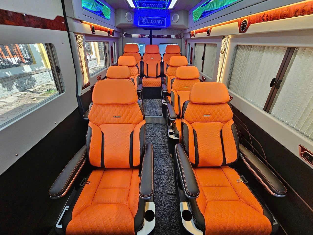 Private Limousine Rental Service on the Hanoi - Sapa Route