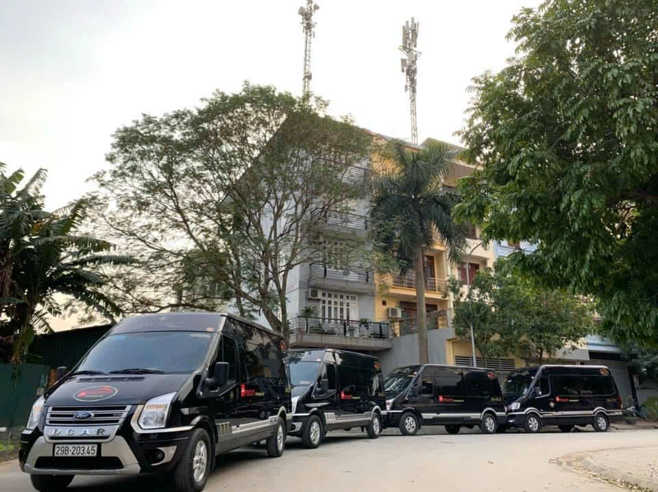 Shuttle Service | Luxury Limousine on the Hanoi - Sapa Route (Round-Trip)